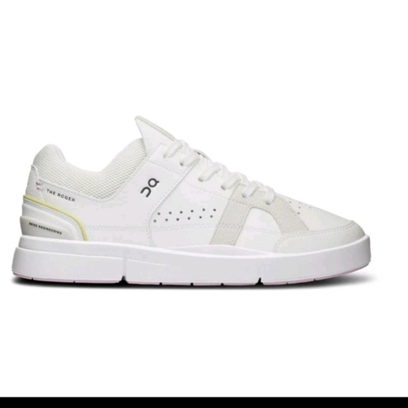 On Cloud Womens White The Rodger Clubhouse Sneaker 8 - Picture 1 of 12